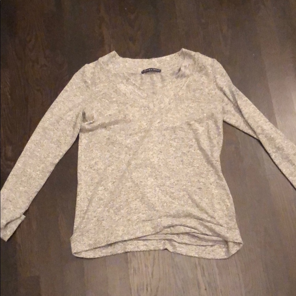 Gray long sleeve shirt